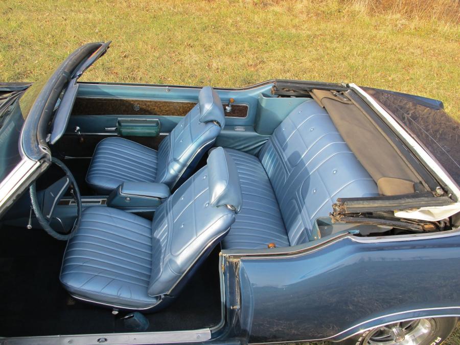 Интерьер Oldsmobile 442 W-30 Convertible 1970 года  (фото 19 из 21)